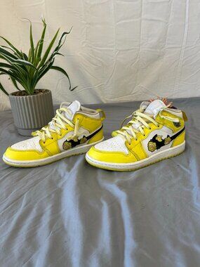 Air Jordan 1 Mid SE Rose Patch Dynamic Yellow Yellow Floral Sneakers Youth 2Y